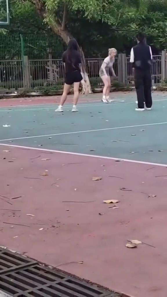 上來就背打女生的男人，真的活該沒有女朋友啊