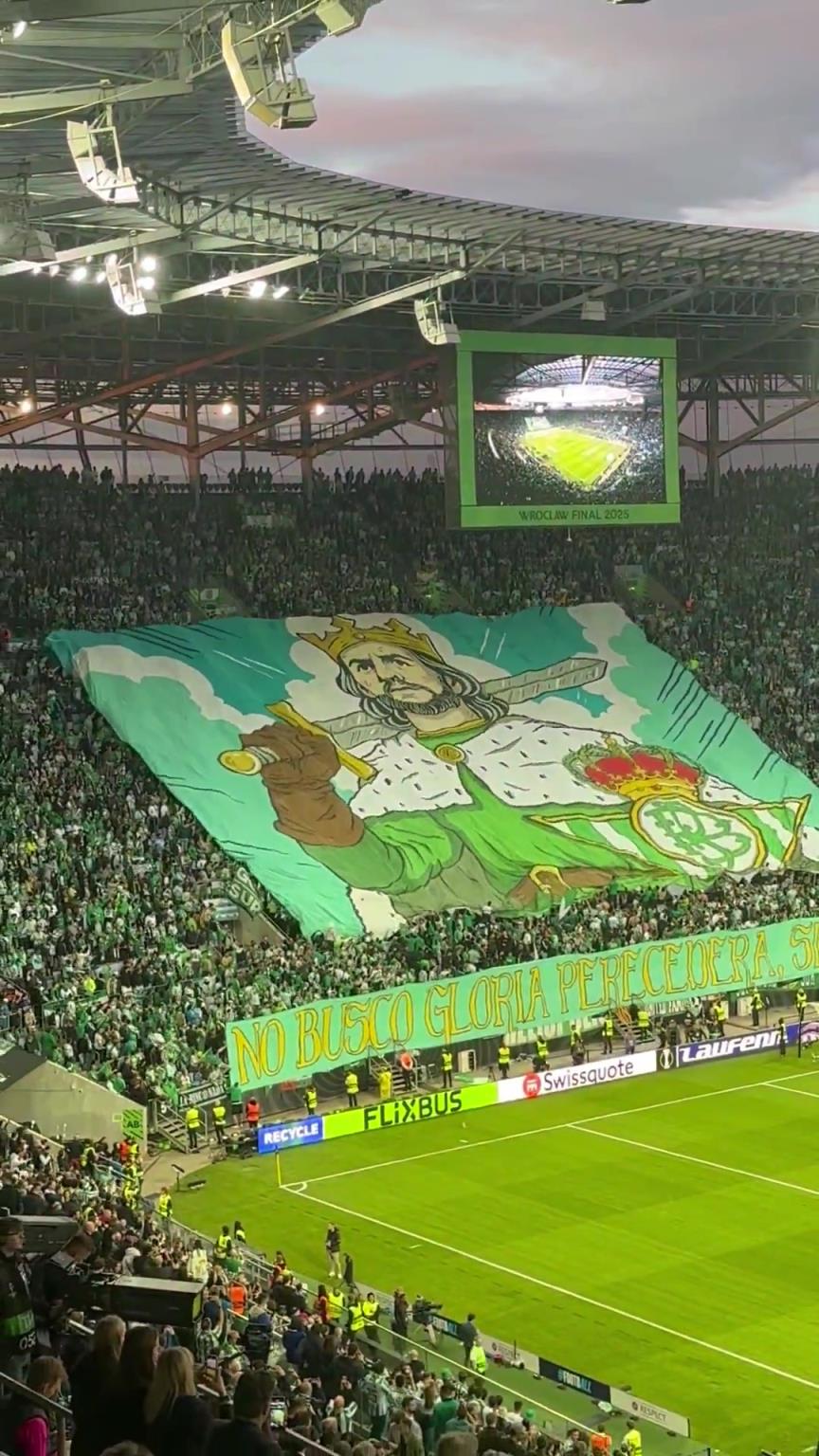 沖擊獎(jiǎng)杯！貝蒂斯球迷這巨型Tifo太有氣勢了