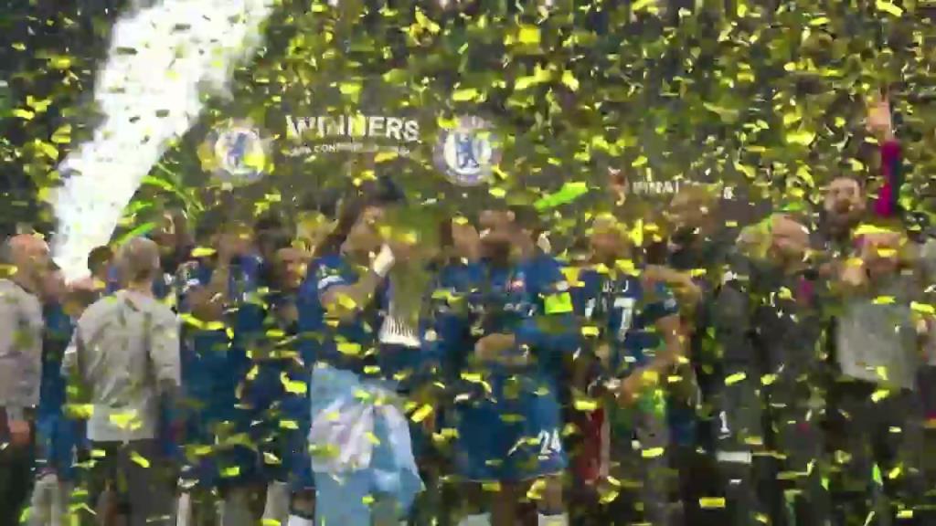 ?榮耀藍(lán)軍！歐協(xié)聯(lián)奪冠捧杯！里斯-詹姆斯高舉獎(jiǎng)杯全隊(duì)?wèi)c祝