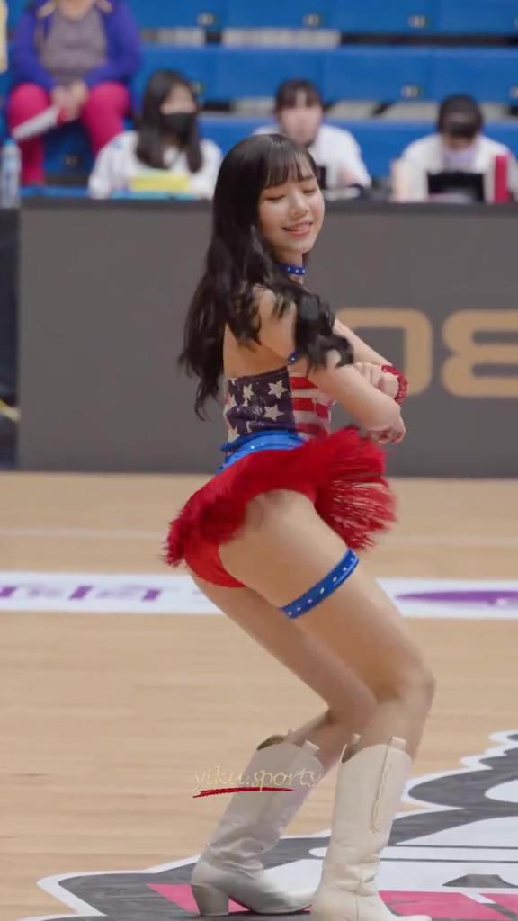 最好的啦啦隊(duì)小姐姐！自信，健康充滿活力！