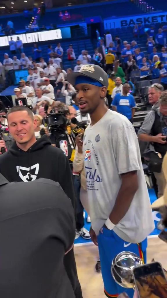 道理我都懂，但是為什么亞歷山大拿到MVP之后要掏襠