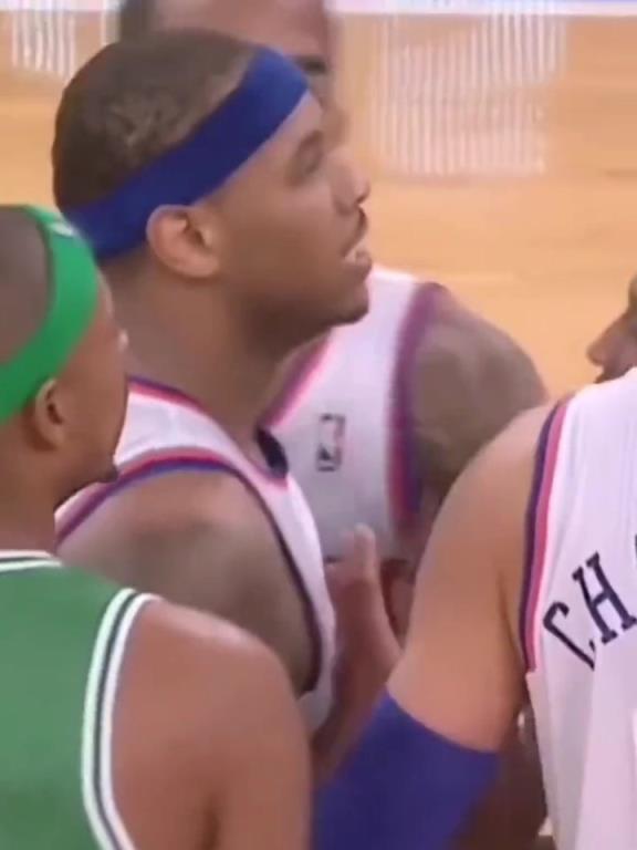 社會瓜！當(dāng)年安東尼與加內(nèi)特發(fā)生沖突，賽后瓜哥帶人堵綠軍大巴